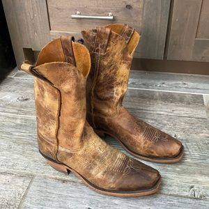 Justin Shawnee Distressed/Cracked Leather Boots 9.5 X 11”